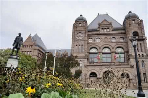 在加拿大伦敦范莎学院租房子租金怎么算啊?